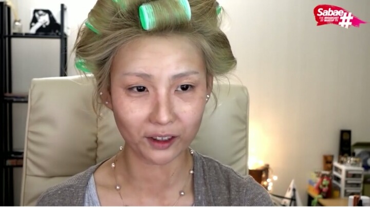 흔한 뷰티유튜버의 노인 분장.jpg | 인스티즈