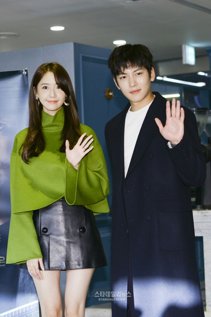 오늘자 윤아 비주얼ㄷㄷㄷㄷ.jpgif | 인스티즈