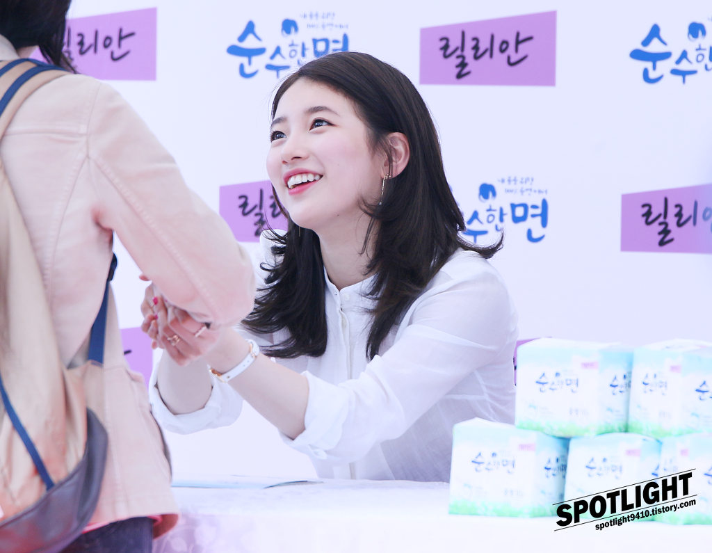 우는팬 달래주는 수지.gif | 인스티즈