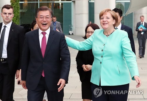 메르켈 총리 만난 문 대통령.jpg | 인스티즈