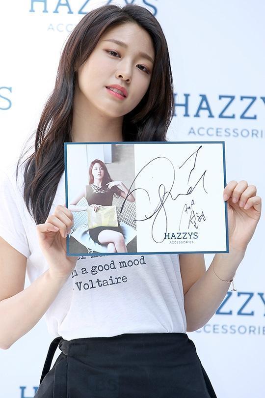 오늘자 설현 팬싸인회 모습.jpg | 인스티즈