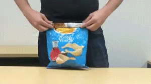 봉지 과자가 남았을때.gif | 인스티즈