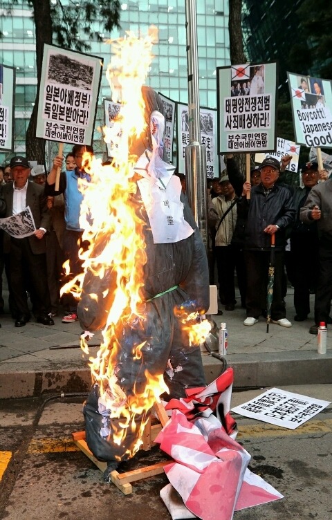 저 나라와 들은 날 미워할 땐 언제고 날 이렇게 도와주나? ㅋㅋㅋ | 인스티즈