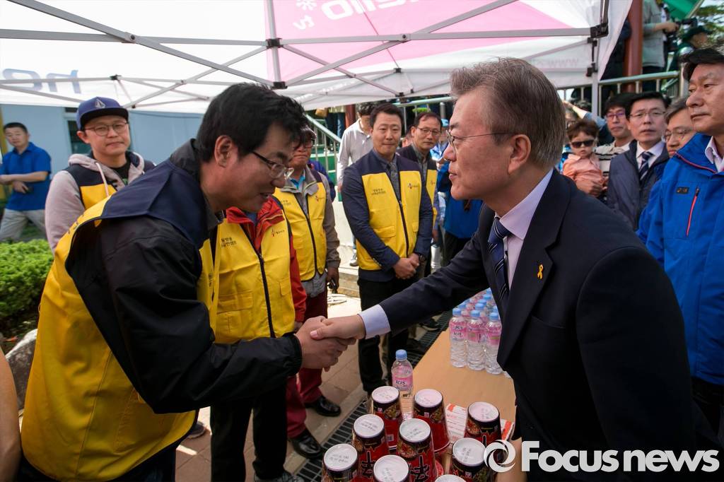 강원도 산불 찾은 문재인후보.jpg | 인스티즈