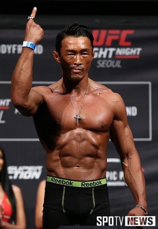 어느 42살 아재의 미친 몸 | 인스티즈