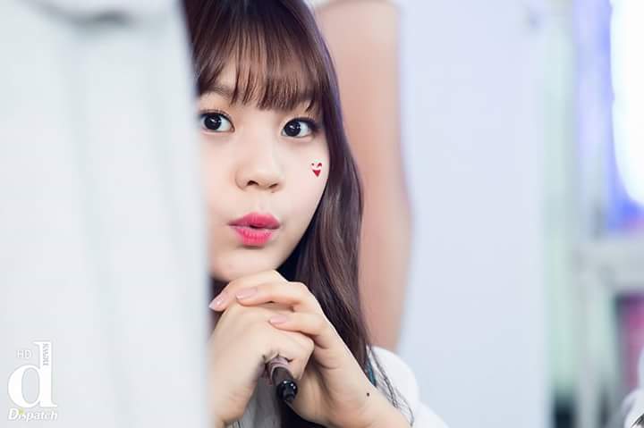 오늘자 네이버 기사에 올라온 여자친구 호식이 팬싸사진 | 인스티즈