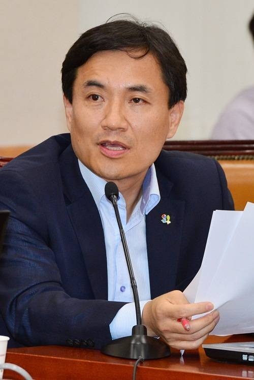 친박 김진태 “박근혜 대통령, 더 이상 능욕 말고 탄핵하자” | 인스티즈