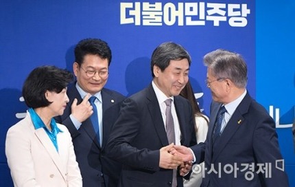 선대위 회의 참석한 문재인 | 인스티즈