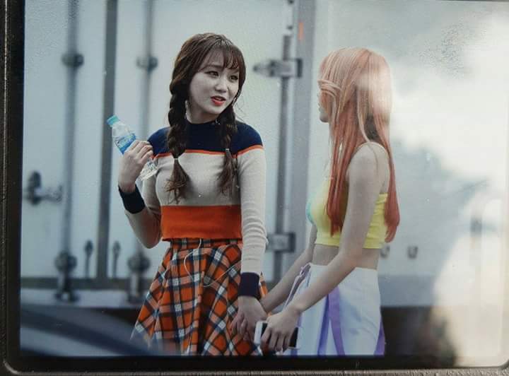 러블리즈 수정이랑 친목하는 다이아 기희현 | 인스티즈