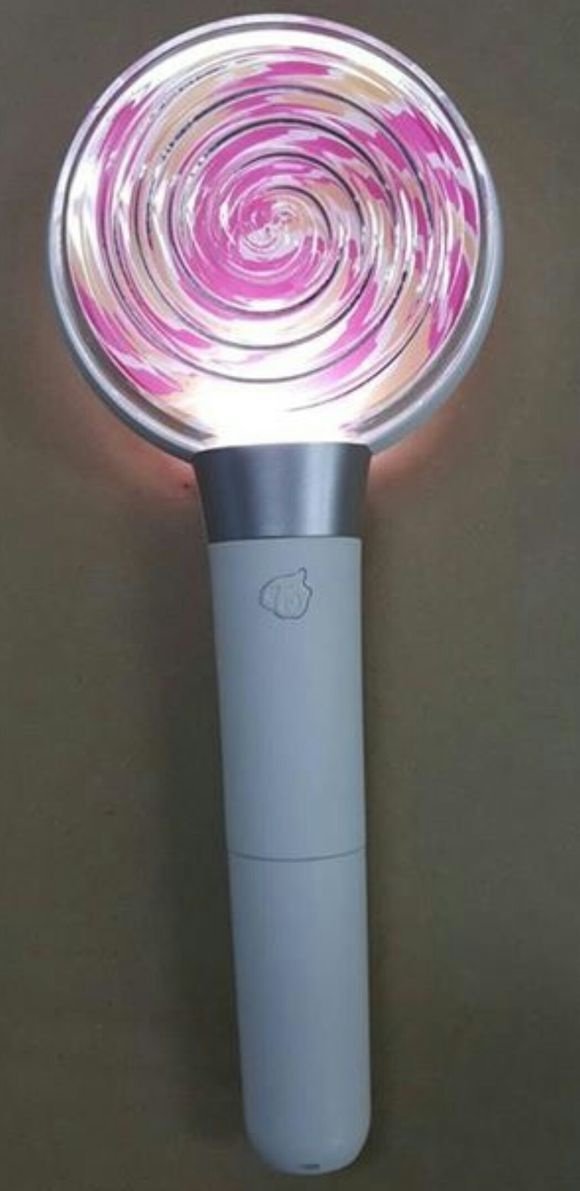 트와이스 공식 응원봉 실사 및 발광샷 | 인스티즈