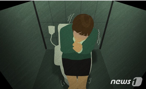 프랑스남성 여자화장실몰카설치후 2년간 90기가바이트용량 수집하다 검거 | 인스티즈