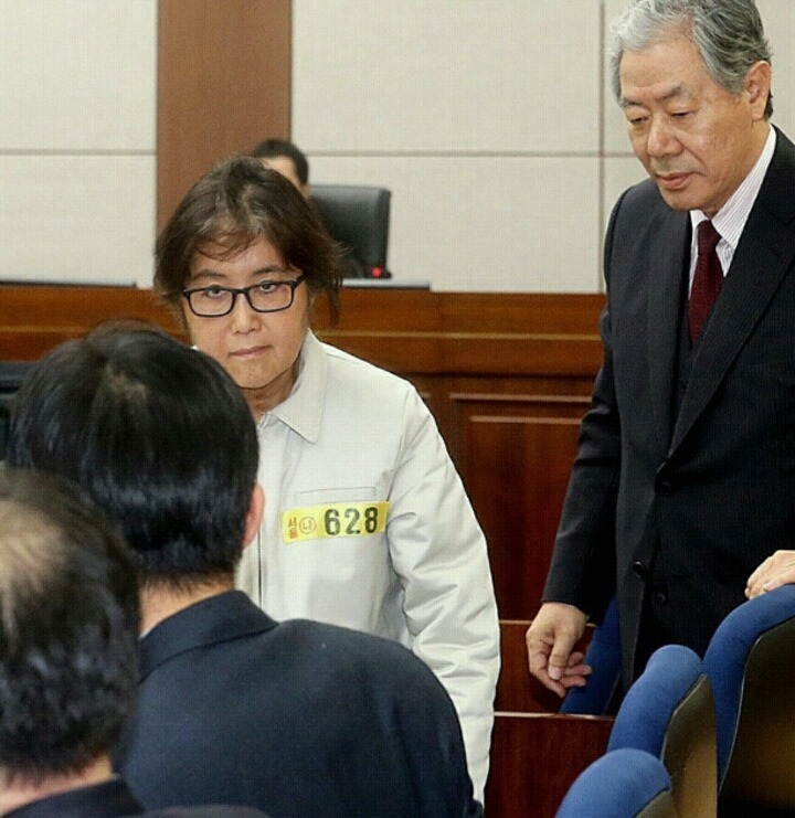 끝나봐라...너희들은 밖에 나가면 다 뒤진 목숨이야. 내가 이대로 주저앉을거 같애? 나 안죽어. 아니 절대 못죽어! | 인스티즈