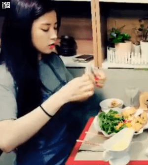 음식 만들어 먹는 에이핑크 초롱 보미.gif | 인스티즈