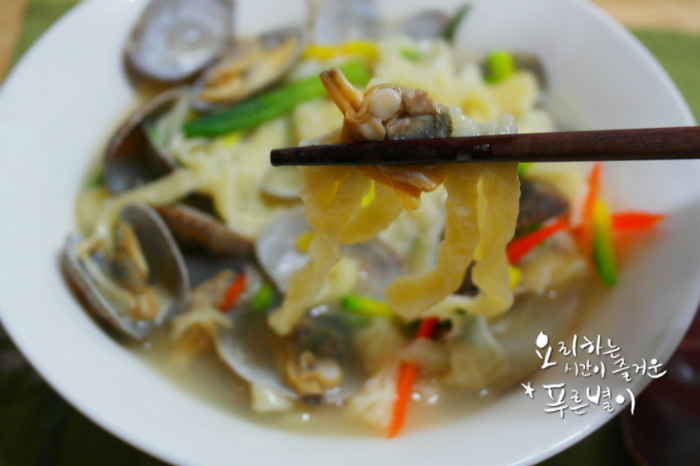 바지락칼국수 이미지