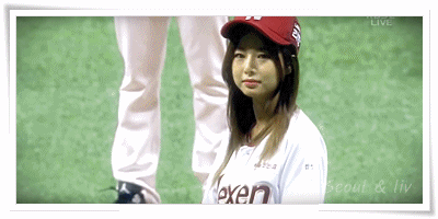 오늘자 솔지 시구 gif | 인스티즈