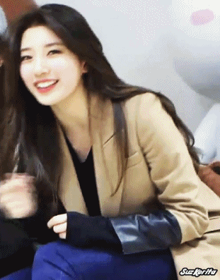 수지가 이렇게 쳐다보면? | 인스티즈