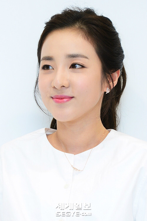 상큼한 여돌(?) 산다라박 160921 인천공항 출국 | 인스티즈
