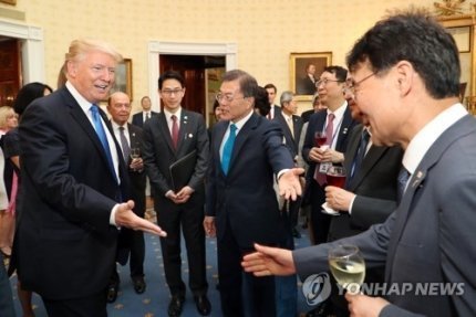 문재인 트럼프 몇개 재미있는 사진 (딴지) | 인스티즈