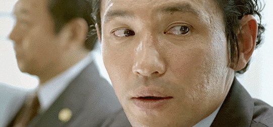 한국영화계에서 둘을 빼놓으면 서운할 이병헌 vs 황정민 연기력중 누가더 인상깊을까요?.gif | 인스티즈