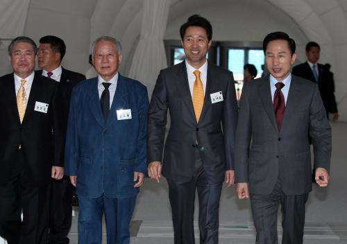 이명박 전 대통령이 차기 정권을 위해 집중적으로 관찰하는 대권주자 3인 | 인스티즈