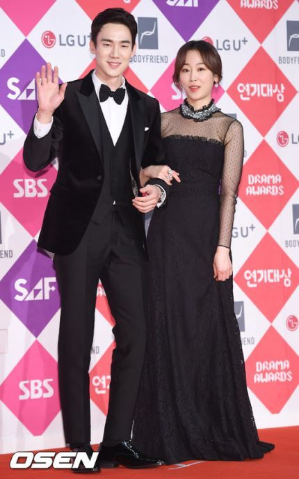 오늘자 연기대상 레드카펫 유연석 서현진 | 인스티즈