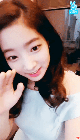 어깨드러난옷 입어서 부끄러운 다현이 | 인스티즈