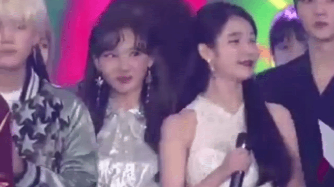 트와이스 나연의 꽃선물 대작전 (아이유) gif | 인스티즈