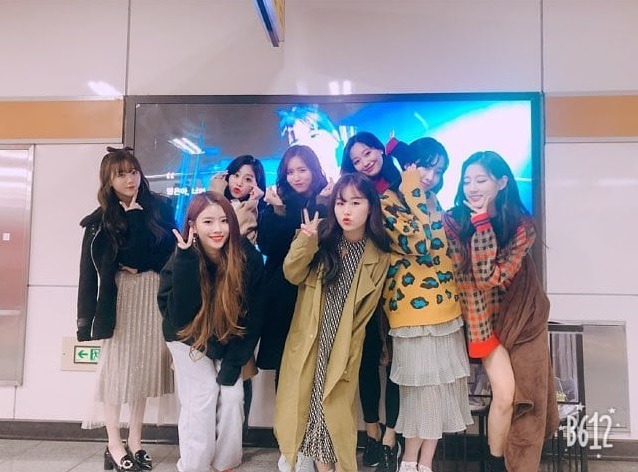 데뷔 4주년 축하 전광판가서 인증 남긴 러블리즈.jpg | 인스티즈