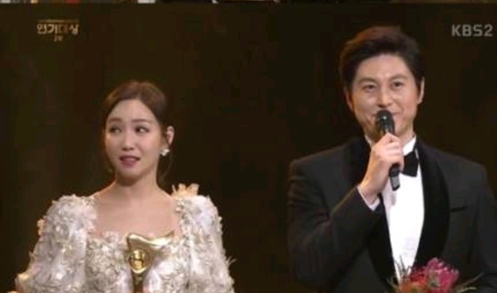 3사 통틀어 제일 상 잘줬다는 KBS 연기대상 | 인스티즈