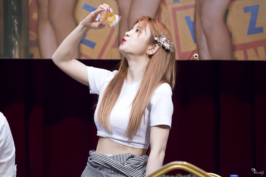 [에이핑크] 주말이라 시간이 잘 가는 것 같아서 박초롱 | 인스티즈