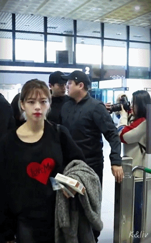 181011 출국하는 트와이스 gif | 인스티즈