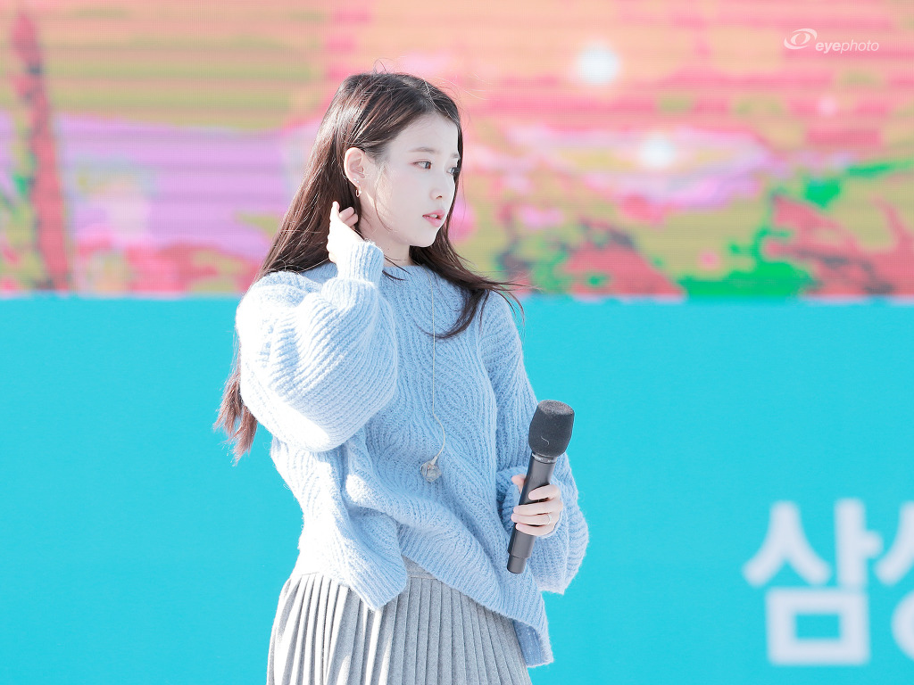 하늘하늘한 하늘색 아이유.jpg | 인스티즈