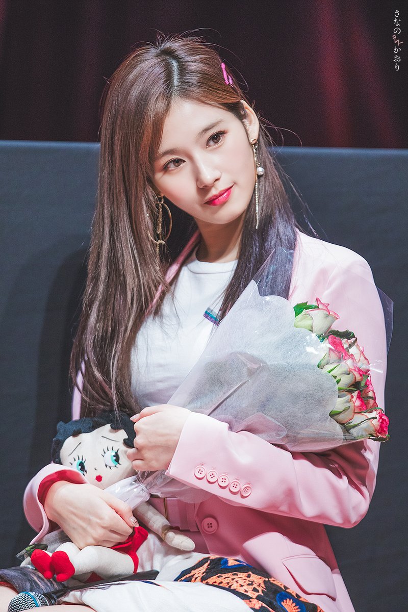 어쩜 이렇게 이쁠까싶은 트와이스 사나.jpg | 인스티즈