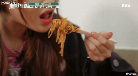 경주투어 하라니까 완전히 먹방투어를 해버린 걸그룹.gif | 인스티즈