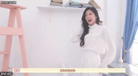 러블리즈 막내가 보여주는 치명적인 포즈.gif | 인스티즈