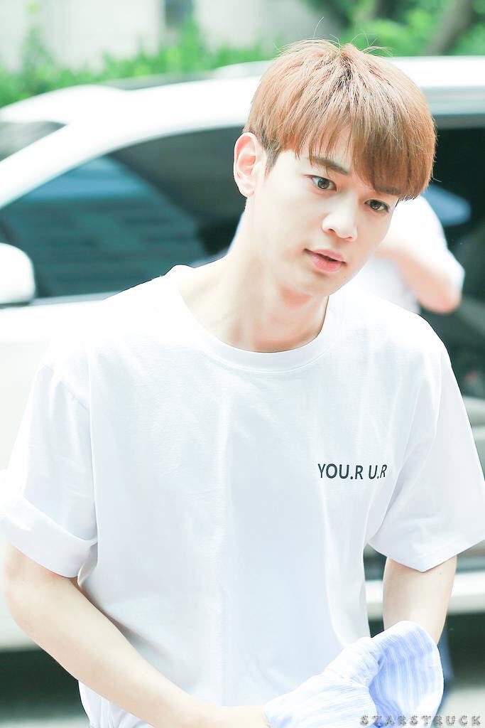 [샤이니] 화이트티셔츠를 입은 민호 | 인스티즈