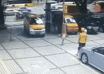 아이를 이용한 보험 사기.gif | 인스티즈