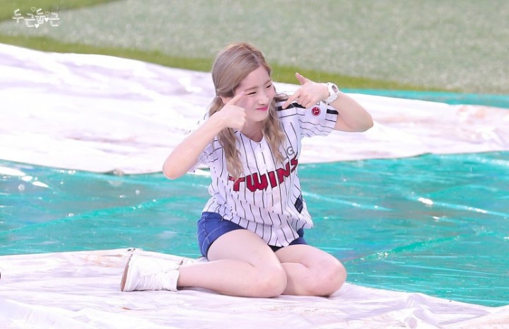 트와이스 멤버중 유일하게 무쌍인 김다현 | 인스티즈