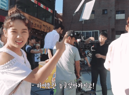 [학교2017] 뽀뽀신 구도별로 찍느라 7번이나 볼뽀뽀한 김세정 김정현.jpgif | 인스티즈