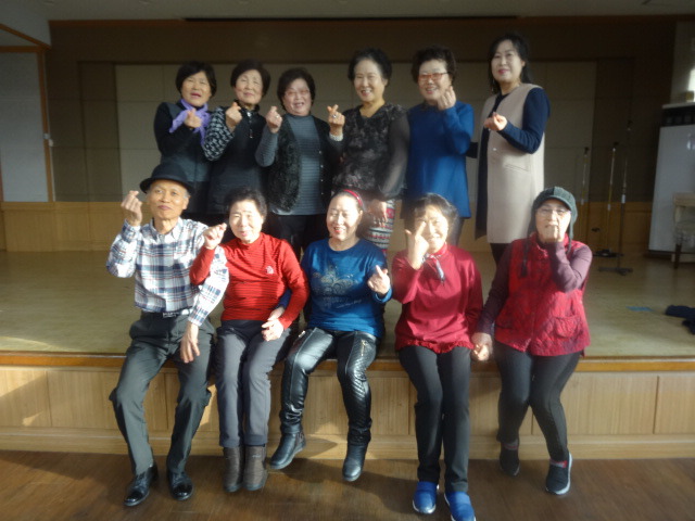 포크댄스 이미지
