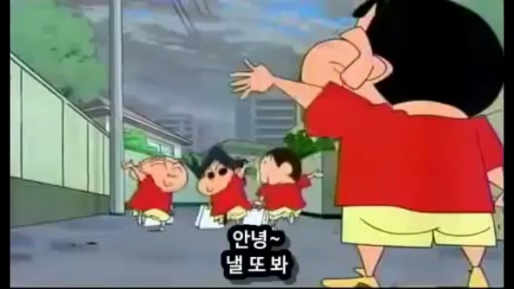 빗물에 옷이 젖은 친구들에게 자기 옷 빌려준 짱구.jpg | 인스티즈