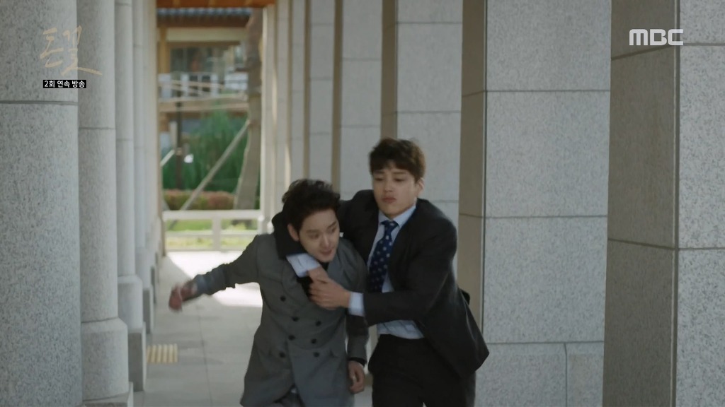 [돈꽃] 갑들이 서로 가지고 싶어 주먹다툼까지 하는 슈퍼을 '장혁'.jpg | 인스티즈