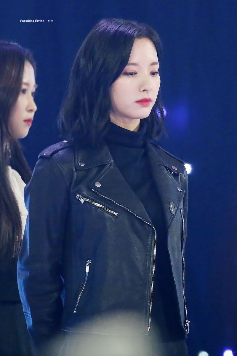 라이더 자켓입은 우조소녀 보나.jpgif | 인스티즈