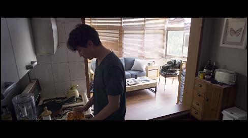 나에게만 그녀가 보이기 시작했다. 천우희 김남길 주연 ＜영화 어느날＞ 02 | 인스티즈