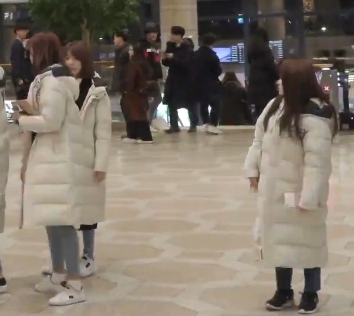 길에서 엄마 손 놓친 나코.gif | 인스티즈