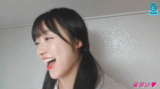 오마이걸 유아 v앱.gif | 인스티즈