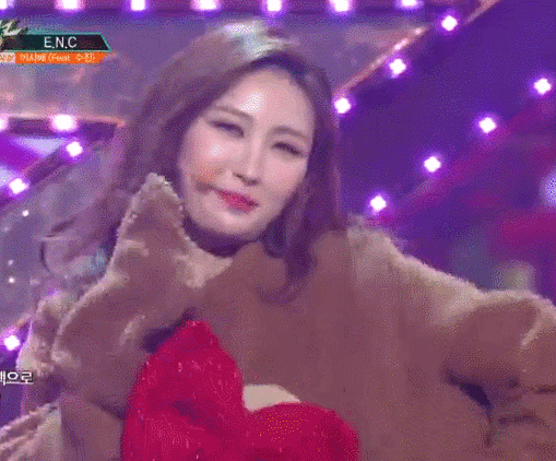 뮤직뱅크에 출연한 이사배.gif | 인스티즈