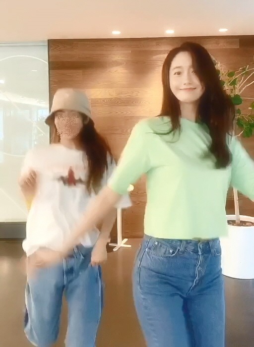 99D3703F5F2EC62C13CB18