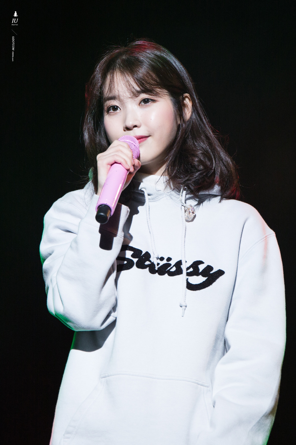 귀엽고 이쁜데 섹시하기까지한 아이유.jpgif | 인스티즈