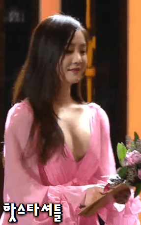 시상자로 나온 이유비 ㄷㄷ | 인스티즈